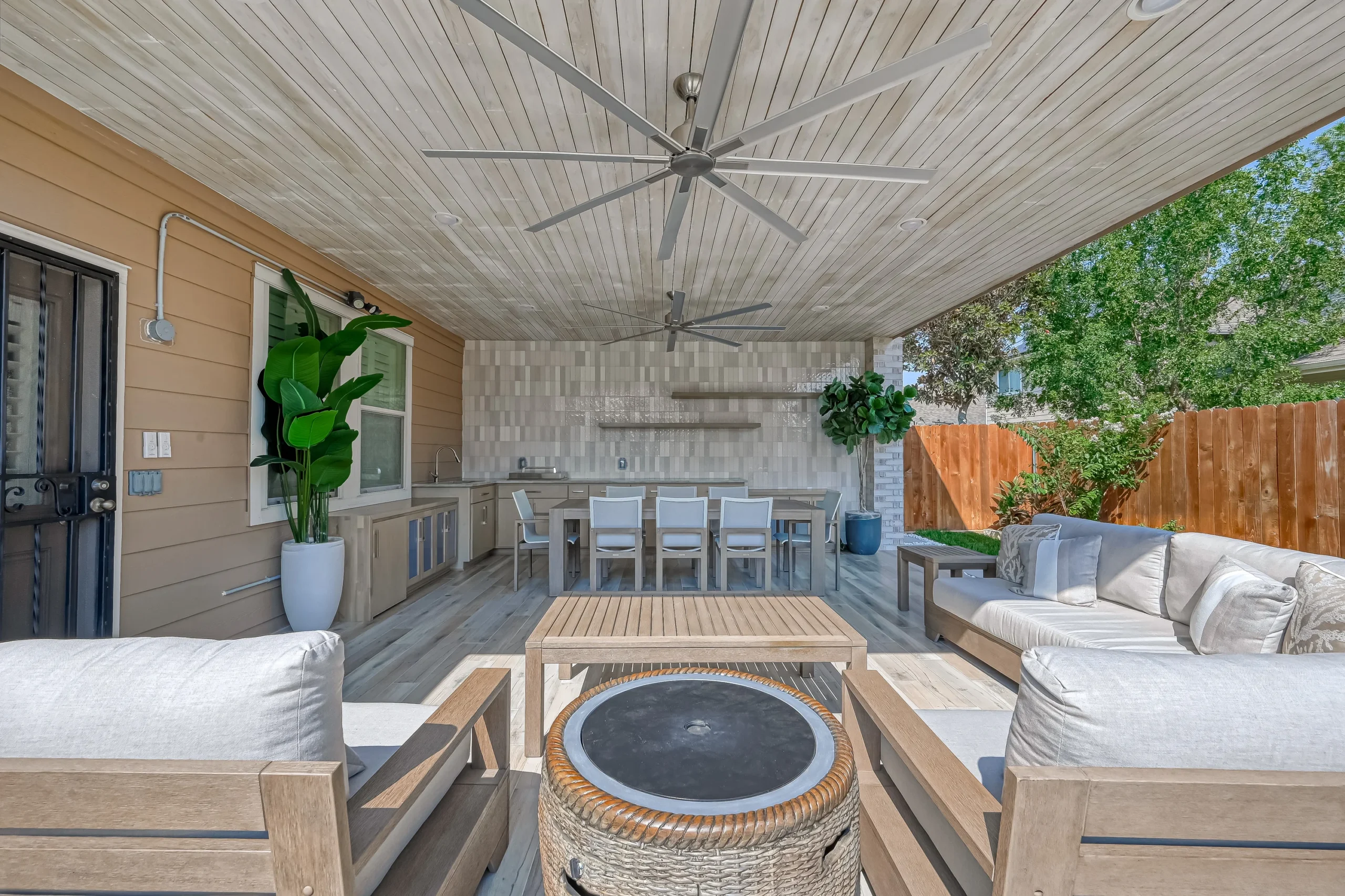 Modern Outdoor Kitchen Outdoor Kitchen Remodel in Houston, TX by SK Houston Constructions project photo 2